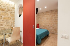 1 chambre, fer et planche à repasser, Wi-Fi, literie fournie
