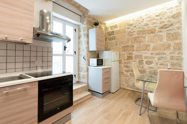 Fridge, microwave, oven, stovetop