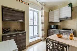 Fridge, oven, stovetop