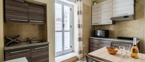 Fridge, oven, stovetop