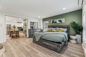 1 bedroom, iron/ironing board, WiFi, bed sheets - Romantic 1BD Suite with KING BED, Luxury Staycation (Philadelphia)