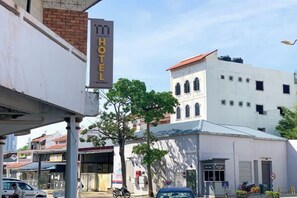 Unclassified image, 3 of 6, button - mana mana hotel • Melaka • (Melaka)