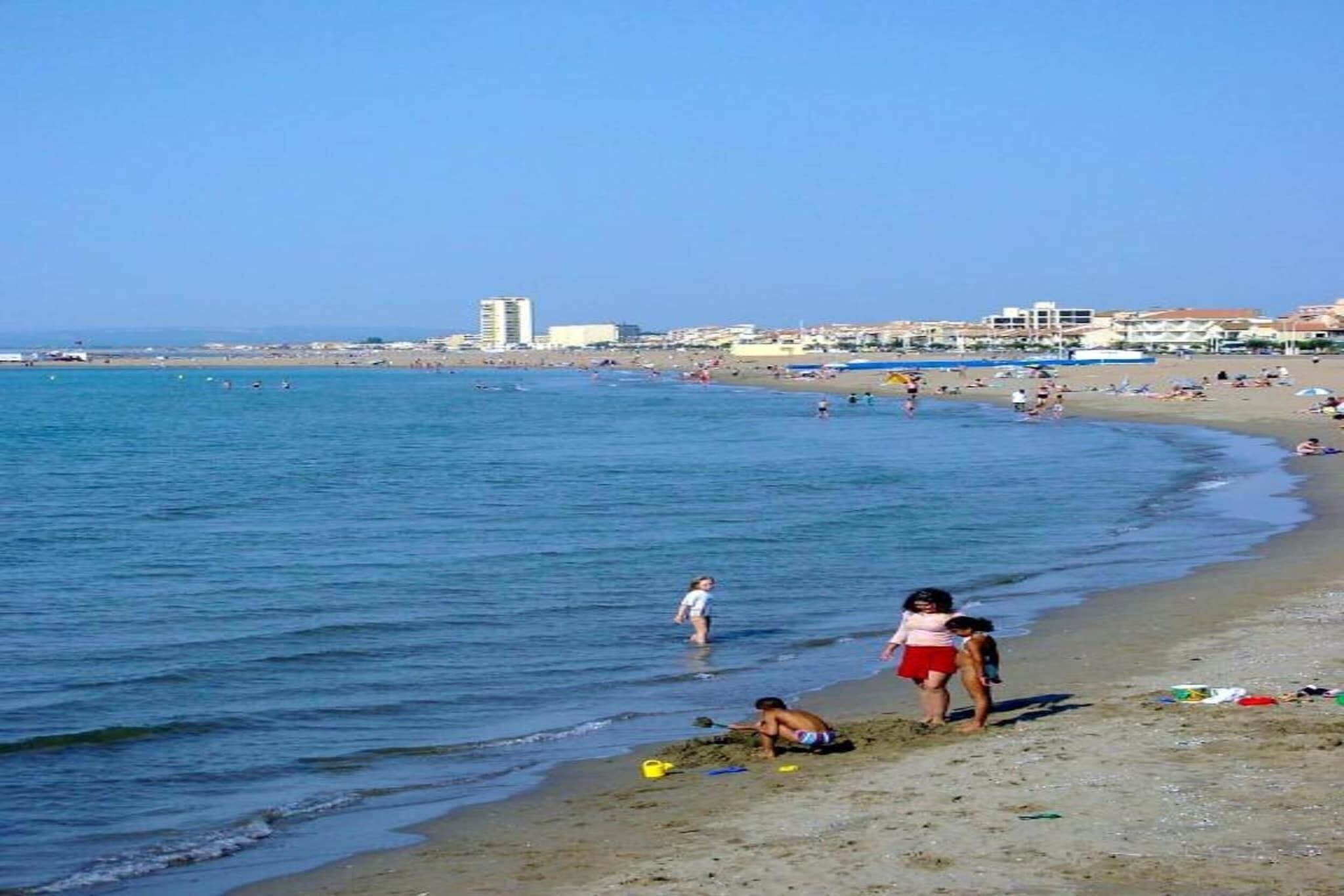 Una spiaggia nelle vicinanze