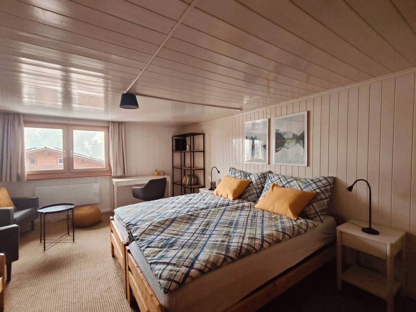 4 Schlafzimmer, Schreibtisch, Bügeleisen/Bügelbrett, WLAN