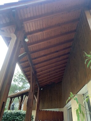 Exterior detail - Semi-detached house close to lake and ocean, golf course, cycle paths. (Lacanau)