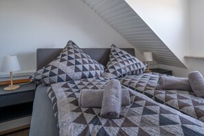 3 bedrooms, iron/ironing board, free WiFi, bed sheets