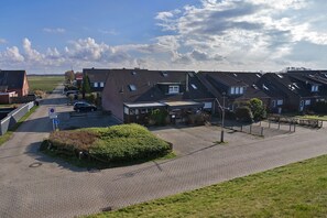 Exterior - Holiday Home 'Biene Am Meer' with Private Terrace and Wi-Fi (Norden)
