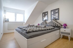 3 bedrooms, iron/ironing board, free WiFi, bed sheets