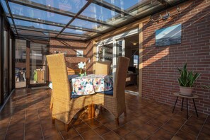 Outdoor dining - Holiday Home 'Haus Ferienparadies' with Shared Terrace, Private Garden and Wi-Fi (Hage)