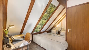 2 bedrooms, iron/ironing board, free WiFi