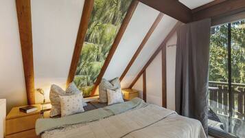 2 bedrooms, iron/ironing board, free WiFi