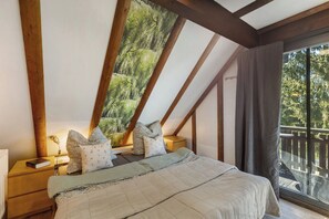 2 bedrooms, iron/ironing board, free WiFi