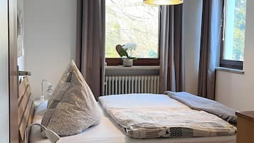 2 Schlafzimmer, BĂŒgeleisen/BĂŒgelbrett, kostenloses WLAN, BettwĂ€sche
