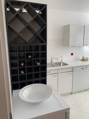 Frigorífic, forn, placa de cuina i rentaplats 