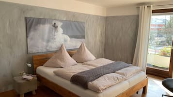 2 slaapkamers, een strijkplank/strijkijzer, gratis wifi, beddengoed