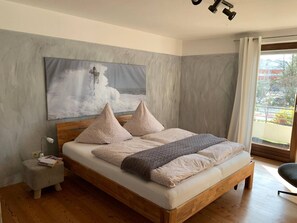 2 makuuhuonetta, silitysrauta/-lauta, ilmainen Wi-Fi, vuodevaatteet