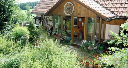 Ferienwohnung '1' mit gemeinsamer Terrasse und gemeinsamem Garten