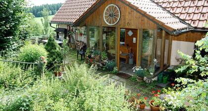 Ferienwohnung '1' mit gemeinsamer Terrasse und gemeinsamem Garten