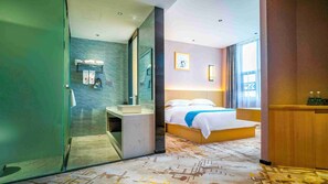 Luxury Double Room | Desk, blackout curtains, soundproofing, iron/ironing board - Yuntai Guanjing International Hotel (Baise)