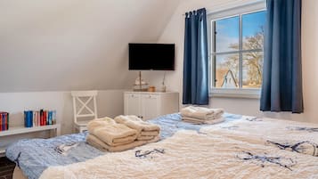 2 bedrooms, iron/ironing board, free WiFi, bed sheets
