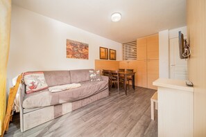 Smart TV - Apartment in French Alps with Heated Pool (Allos)