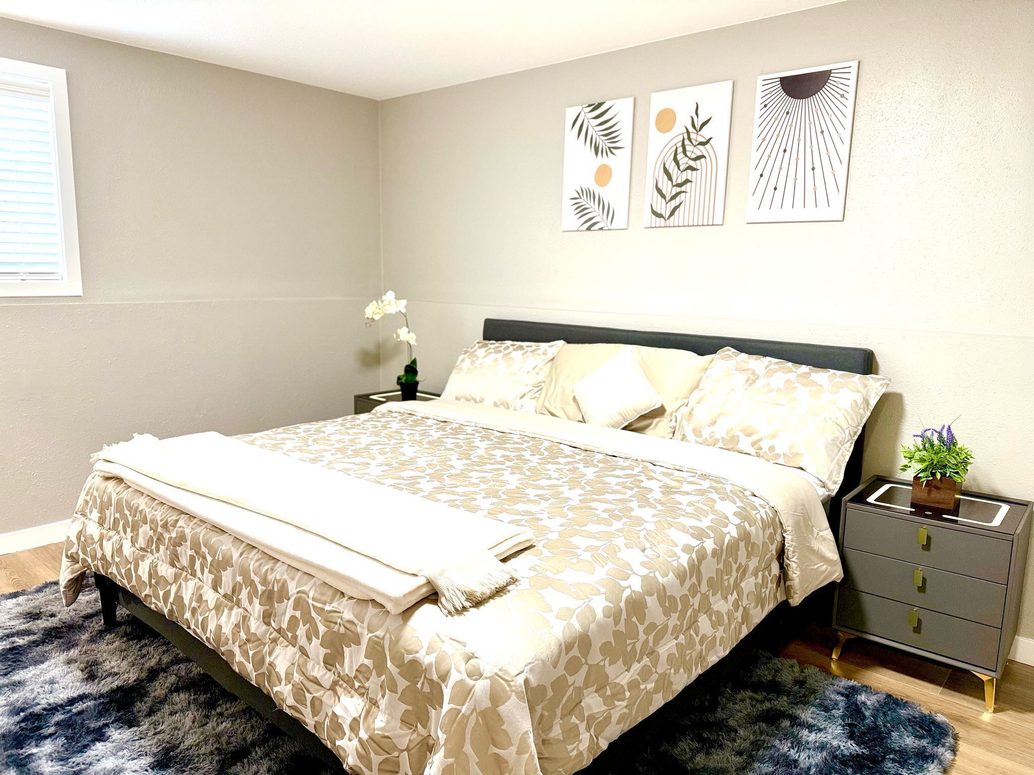 4 bedrooms, desk, iron/ironing board, free WiFi