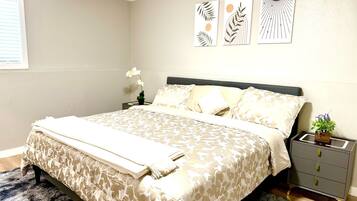 4 bedrooms, desk, iron/ironing board, free WiFi