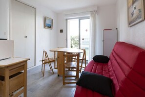 TV - Apartment in Agde near Sandy Beach (Agde)