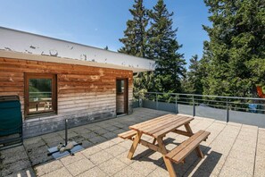 Outdoor dining - Alpine Apartment in Chamrousse (Chamrousse)