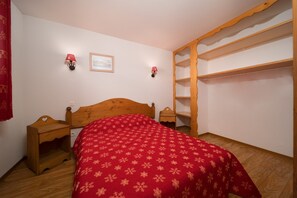 1 bedroom, free WiFi - Apartment in France with Mountain Views (Allos)