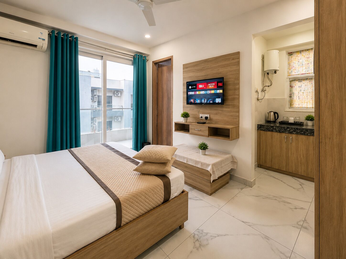Deluxe Room, Balcony | Soundproofing, WiFi (free)