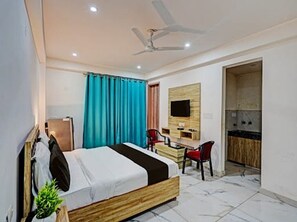 Deluxe Room, Balcony | Soundproofing, free WiFi - Akshay Dream Stay (Gurugram)