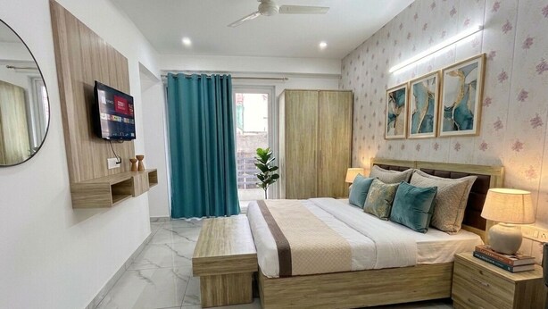 Deluxe Room, Balcony - Akshay Dream Stay (Gurugram)