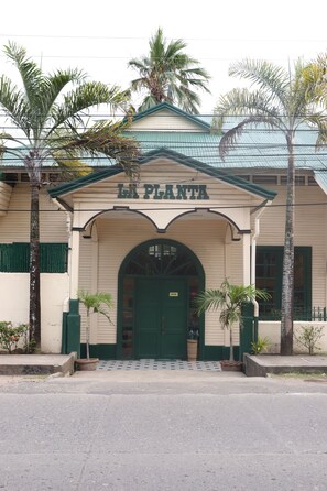 Front of property - La Planta Hotel and Restaurant (Bais City)