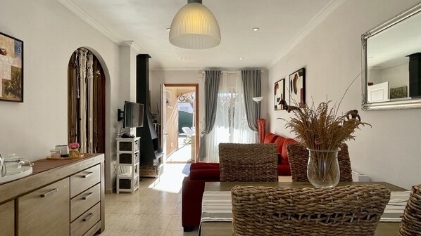 Télévision, cheminée