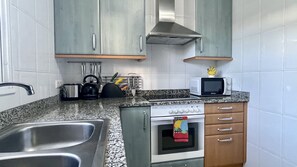 Réfrigérateur, micro-ondes, four, lave-vaisselle