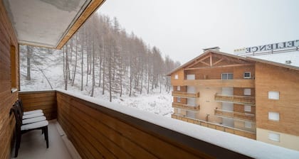 Wohnung in Frankreich mit Bergblick & Pool