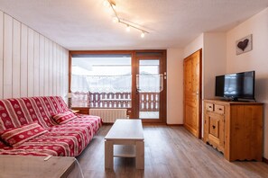 Living area - Apartment in Morillon with Pool & Mountain Views (Morillon)