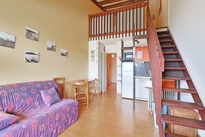 Smart TV - Waterfront Retreat with Balcony (Agde)