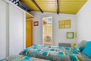 2 bedrooms, iron/ironing board