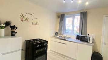 Micro-ondes, four, grille-pain