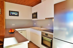 Frigorifero, microonde, forno, lavastoviglie
