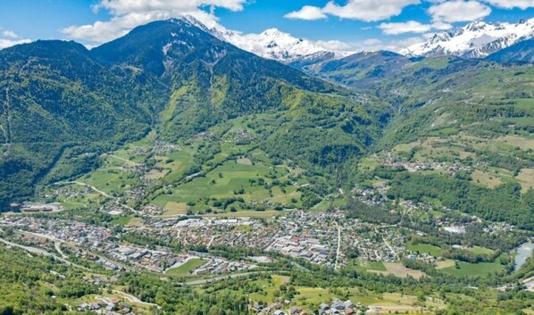 A mountainous landscape with a town nestled in the valley. - Studio in Doucy at the Foot of Ski Slopes (Doucy)