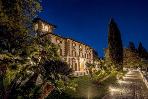 Villa in Castelvecchio with 7 bedrooms sleeps 14