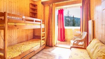 1 soveværelse, strygejern/strygebræt