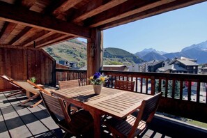 Outdoor dining - Apartment with Terrace & Parking (Les Deux Alpes)