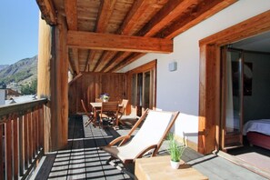 Outdoor dining - Apartment with Terrace & Parking (Les Deux Alpes)