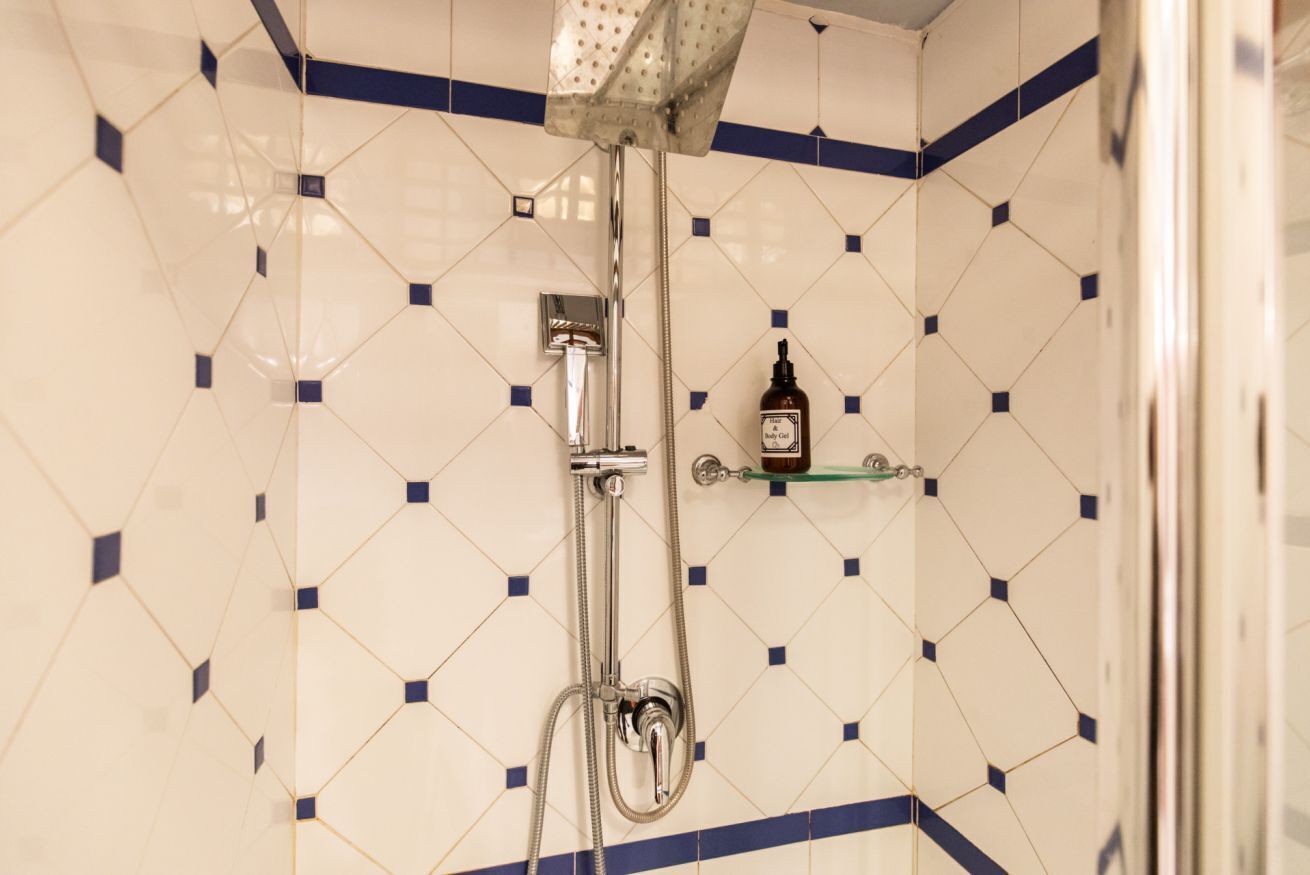 Doccia, asciugacapelli, bidet, asciugamani