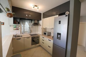 Private kitchen - Charming 2-bedroom apartment with free parking in superb Dubrovnik, Lapad (Dubrovnik)