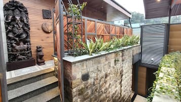 Terrace Cottage with Bathtub | Terrace/patio